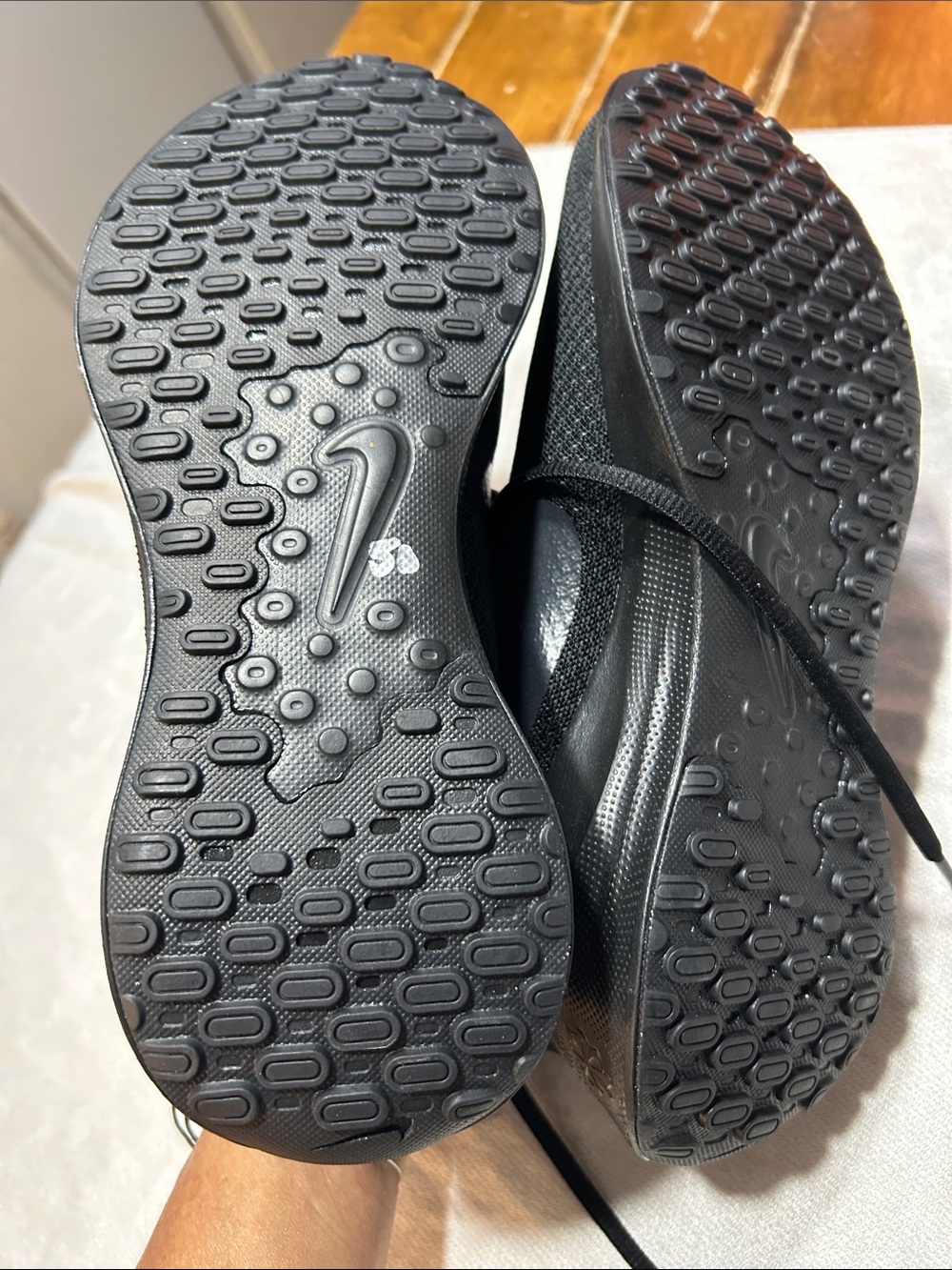 Nike Revolution New sneakers triple black- running - unisex 8.5 - Picture 6 of 10